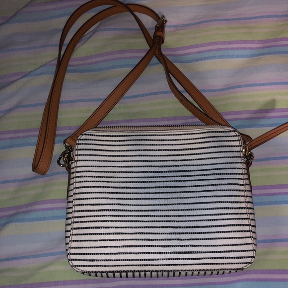 Fossil Crossbody - Picture 2 of 9